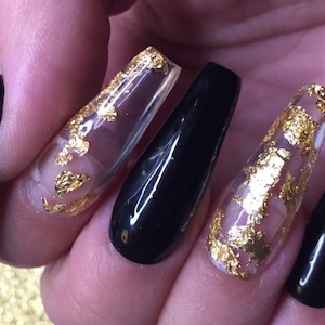 Black and gold leaf/ flake Gothic Press on hand painted uv gel polish reusable nails/ false/fake nails