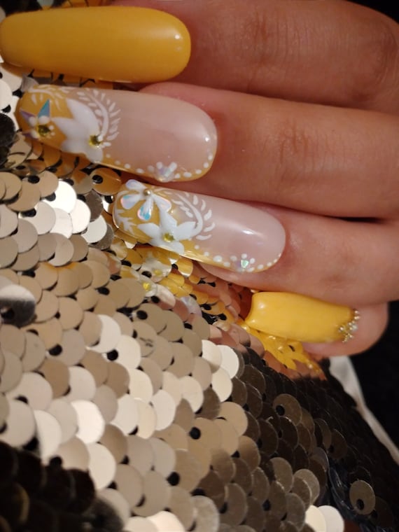 Yellow n White flower spring/summer floral luxury press on nails acrylic press on nails gel nails can come in any length and shape and color