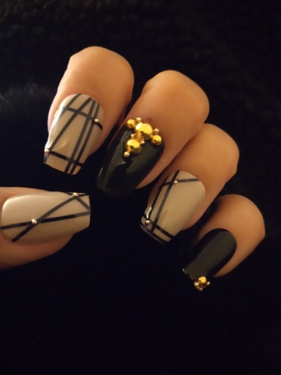 Christmas classic Beige /nude /black and gold short press on nails/Artificial nails acrylic nails