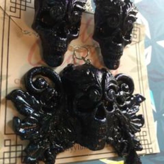 Black  Gothic skull necklace and earring set