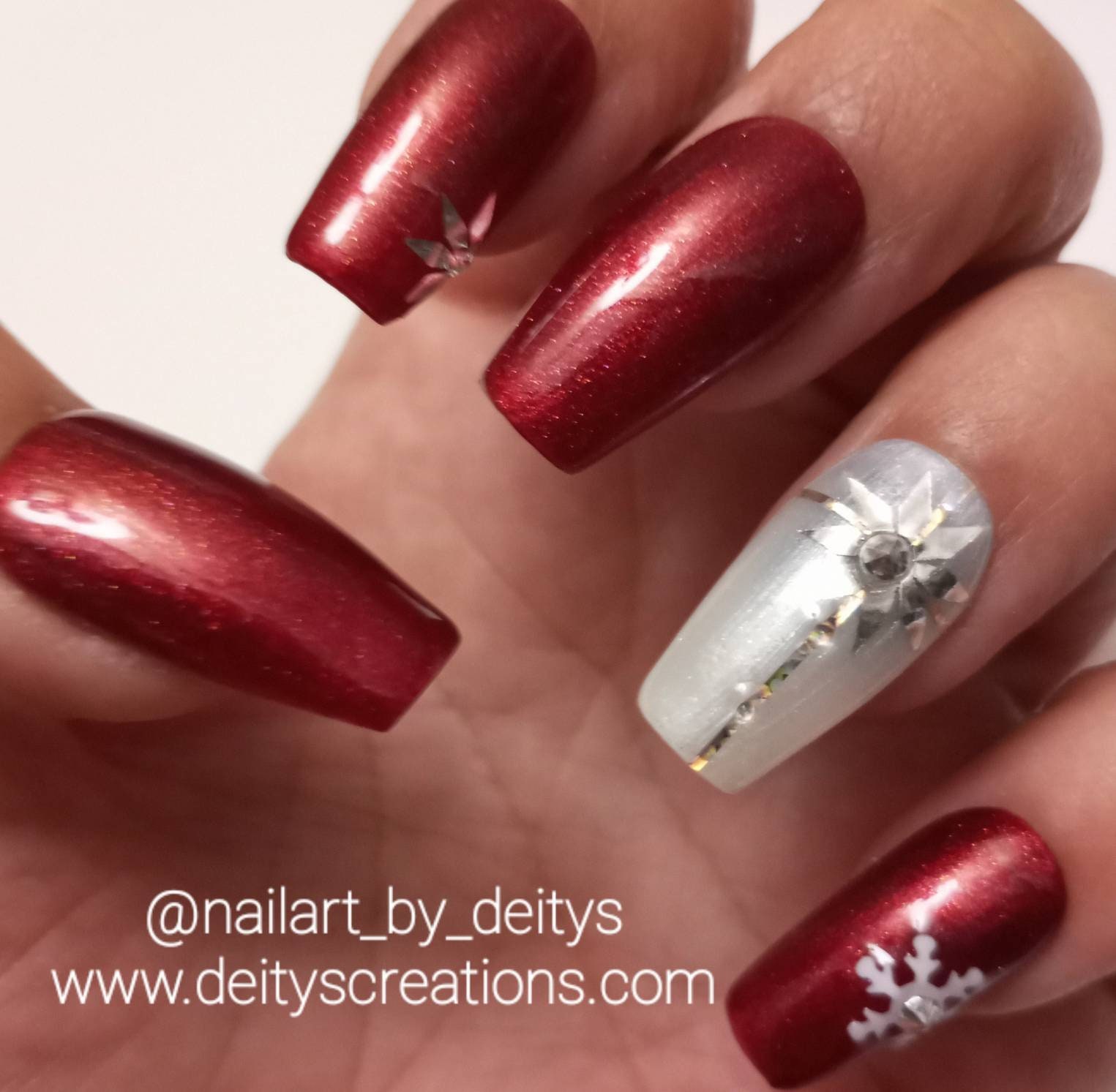 Red and white with silver snowflakes christmas Press Nails, christmas themed acrylic/gel nail set.