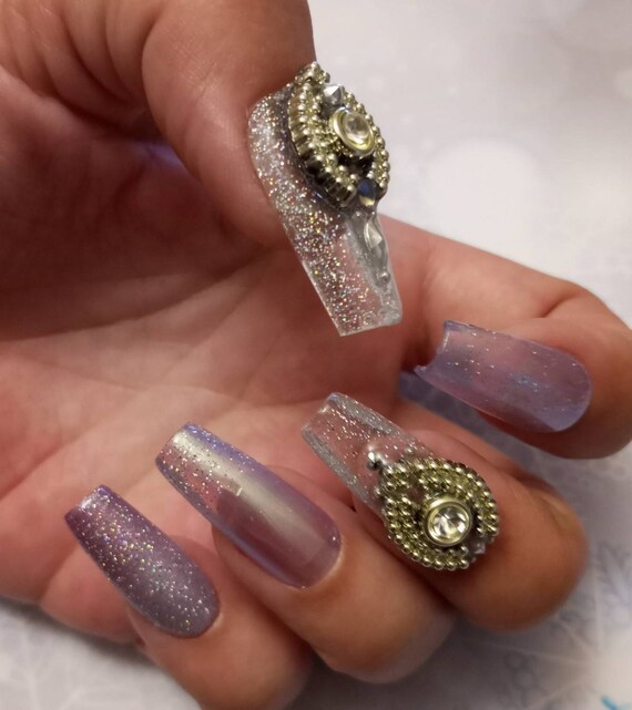 vintage lavender valentine press on nail sets come in any shape and length.