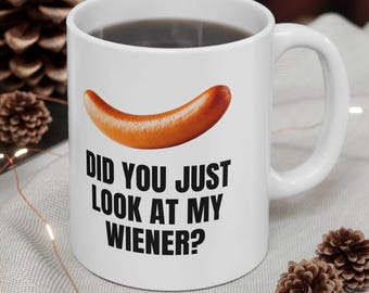 Caneca de café engraçada com cachorro-quente, presente com trocadilho com salsicha.