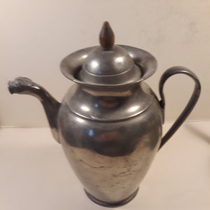 Carafe en étain des années 1800