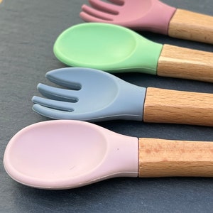 Wooden Silicone Baby Utensils Set (Cool Taupe) – Chlomi Baby