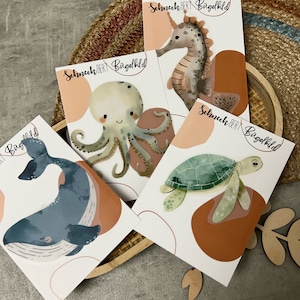Könnte beinhalten: Vier bunte Karten mit dem Text "Schneck Bert Birgelbild" und Illustrationen von einem Seepferdchen, einem Oktopus, einem Wal und einer Schildkröte.