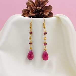 Kostbare Echte Afrikanische Rubin Tropfen & baumeln Ohrringe für Frauen, Handgemachter Edelstein Schmuck in Messing Vergoldet Juli Birthstone Schmuck für Sie.