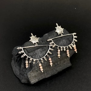 Pièce artisanale belles boucles d&#39;oreilles en pierres précieuses de corail, boucles d&#39;oreilles Jhumka de style indien en argent sterling 925, cadeau de mariage, cadeau d&#39;anniversaire pour elle