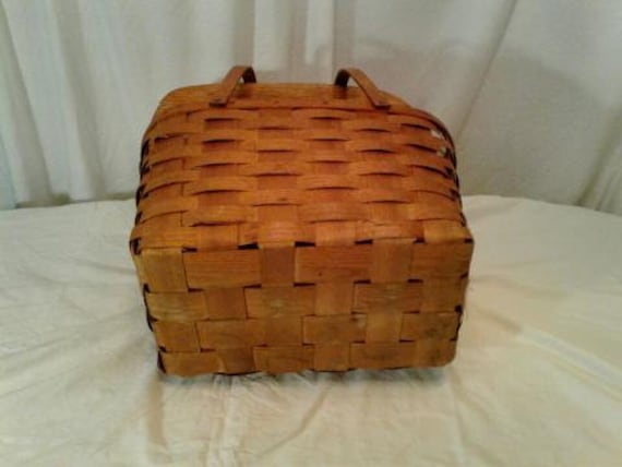 Vintage Picnic Basket - image 4