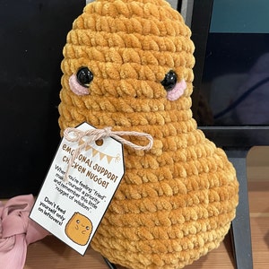 Meet Chonken, the emotional support chicken :) : r/crochet