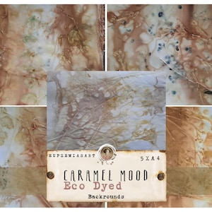 Puede incluir: Conjunto de cuatro fondos teñidos ecológicamente en tonos marrones, beige y azules. Los fondos tienen un aspecto marmoleado y orgánico. El texto "Caramel Mood Eco Dyed Backgrounds" es visible en una etiqueta.