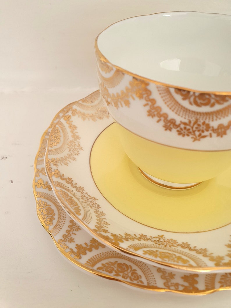 Vintage Teetrio, Tasse und Untertasse, Teeservice in Gelb und Gold Bild 1