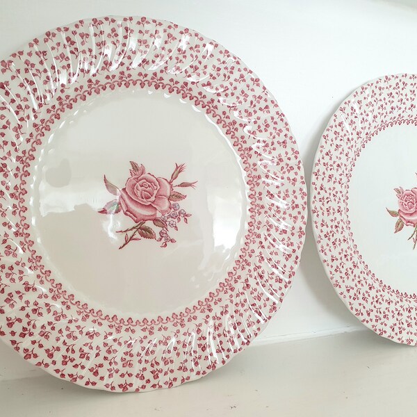 A Pair of Vintage Johnson Brothers Rose Bouquet Dinner Plates, Made in England 1970s