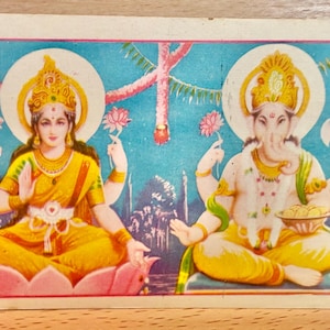 Pocztówka Ganesh Laxmi, oryginalna nieużywana kartka z pozdrowieniami z okazji Diwali z lat 50., hinduskie bóstwo bogini, hinduska pocztówka