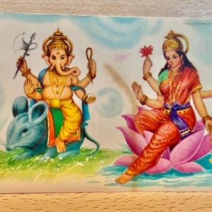 Carte postale Ganesh Laxmi, vintage indienne, carte de voeux inutilisée, carte postale Diwali, décor de temple, déesse hindoue, impression lithographique indienne