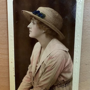 Antike Postkarte, Art Deco 1920's handkolorierte Glamour-Mode unbenutzte Filmstar-Fotopostkarte, Gladys Cooper