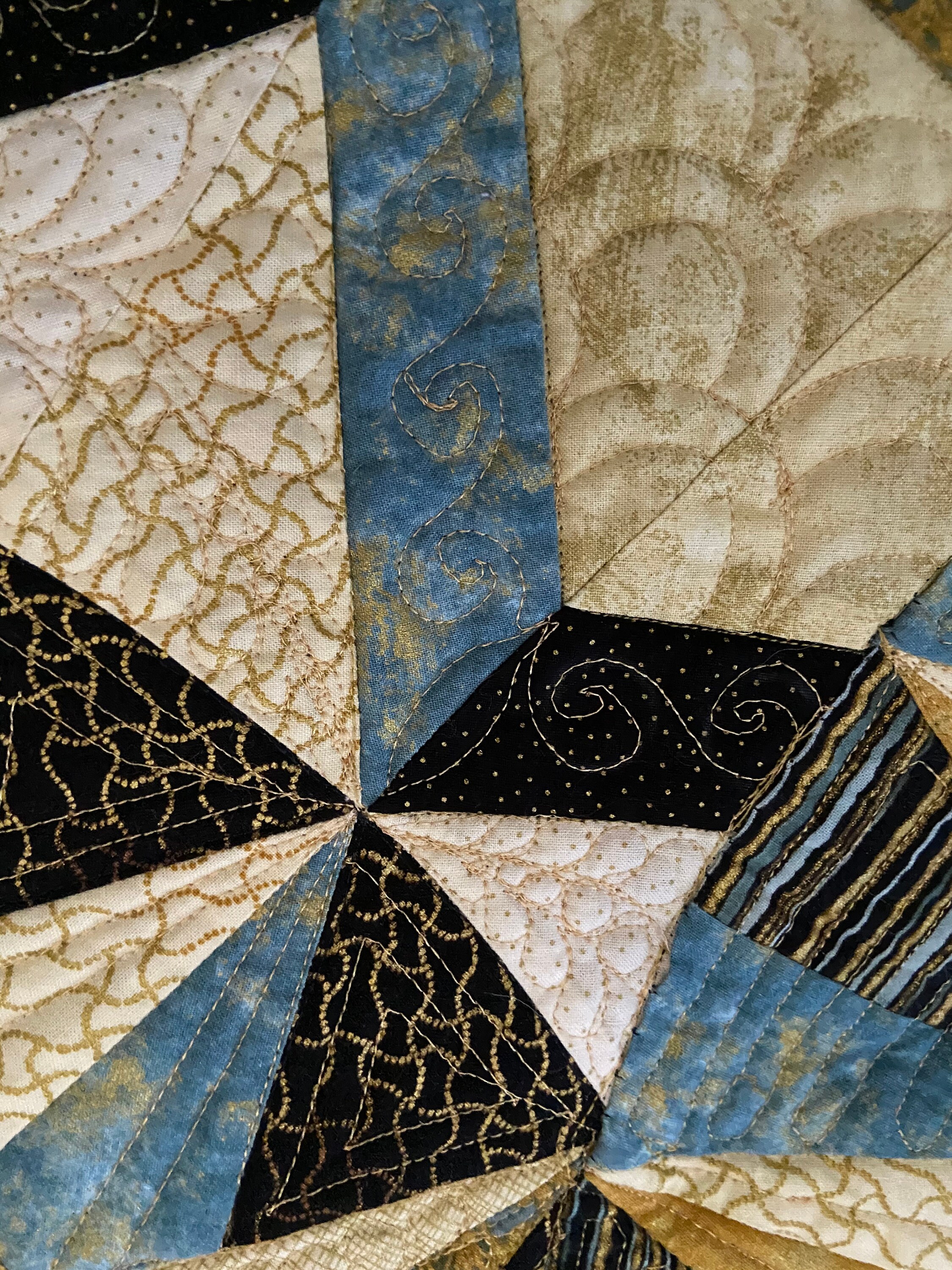 Schwarz und Gold Patchwork Quilt Quilt Kunst 72 von | Etsy