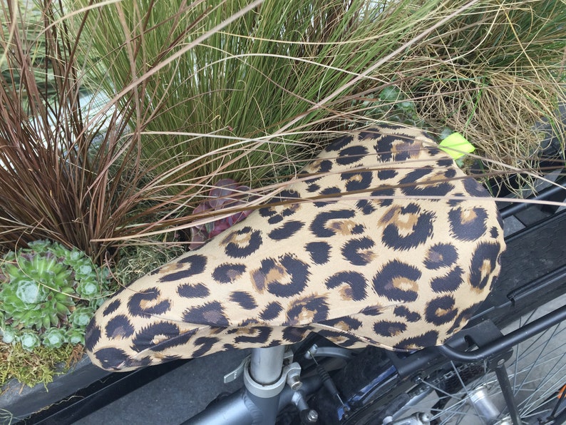 Bicycle saddle cover handmade with waterproof fabric