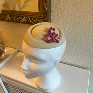 Cream pillbox pink Pearl centred flowers hatinator Fascinator wedding hair accessory