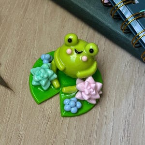 CAÍDA LIMITADA / Rana de escritorio / Bonita decoración de escritorio / Figura de arcilla polimérica
