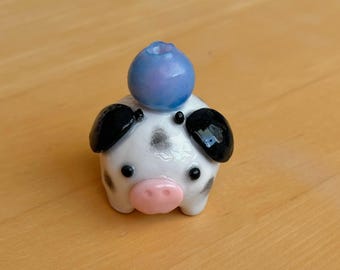 CAÍDA LIMITADA / Amigo de escritorio de vaca arándano / MuMu / Arcilla polimérica hecha a mano / Porta anillos