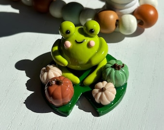 Rana Calabaza de Otoño para Escritorio / Bonita Decoración de Escritorio / Figura de Arcilla Polimérica / Arte Lindo / Amante del Otoño / Arte Otoñal