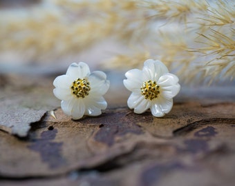 Flower Earrings | Silver Earrings | Filigree flower stud earrings