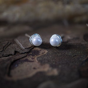 Perlen Ohrringe • Silber Ohrringe • 925 Silber Ohrstecker • Minimalistische Ohrringe • Geschenk für Sie • Geschenk Freundin