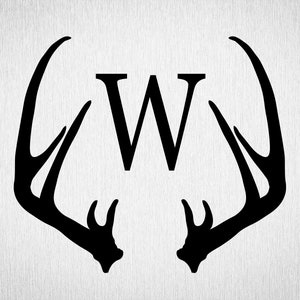 Peut inclure: Silhouette noire d'une paire de bois de cerf avec la lettre "W" au centre.