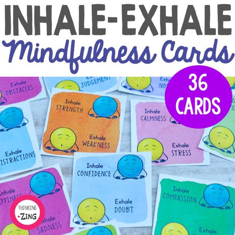 Puede incluir: Un juego de 36 tarjetas de mindfulness con fondos coloridos e ilustraciones de caras sonrientes. Cada tarjeta presenta una frase como "Inhala Fuerza" o "Exhala Estr&eacute;s".