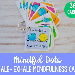 Puede incluir: Un juego de 36 tarjetas de mindfulness con ilustraciones coloridas y el texto "Inhale-Exhale Mindfulness Cards". Las tarjetas est&aacute;n dise&ntilde;adas para ayudar con los ejercicios de respiraci&oacute;n y la relajaci&oacute;n.