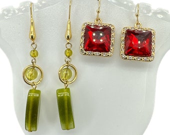 Set of 2 Glass Dangle Drop Earrings Red and Green Gold Plated