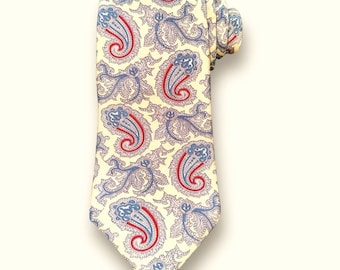 Cravate en soie Christian Dior citron pâle avec contour cachemire rouge et bleu Fabriquée aux États-Unis (VTG)