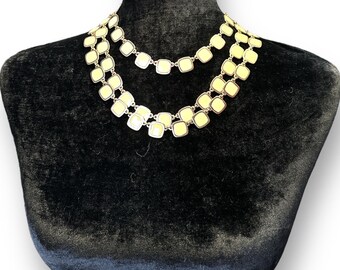 Collar de moda en capas planas con esmalte amarillo, 15-20"