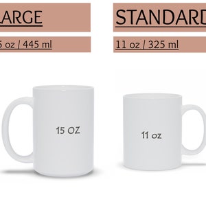 Puede incluir: Dos tazas de cer&aacute;mica blanca, una grande y una de tama&ntilde;o est&aacute;ndar. La taza grande es de 15 onzas y la taza est&aacute;ndar es de 11 onzas.