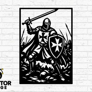 Puede incluir: Arte vectorial en blanco y negro de un caballero con armadura completa, sosteniendo una espada en alto y un escudo con una cruz. El caballero está rodeado de otros soldados. La imagen incluye el texto "Hand Drawn", "Toolpath Tested" y "DVector Forge".