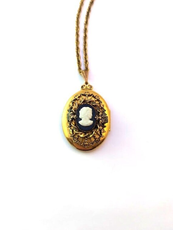 Vintage Cameo Locket Necklace, 1940's, Vintage Je… - image 1