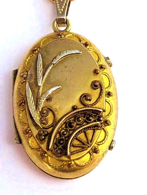 Victorian Locket, 1800's, Vintage Jewelry - image 3