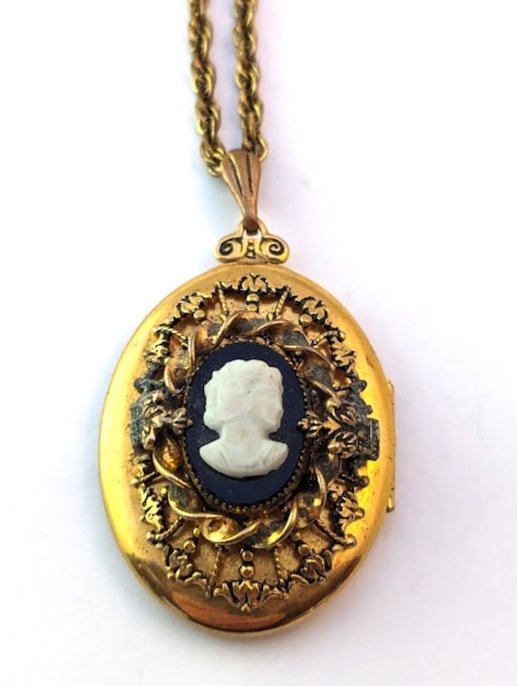 Vintage Cameo Locket Necklace, 1940's, Vintage Je… - image 3