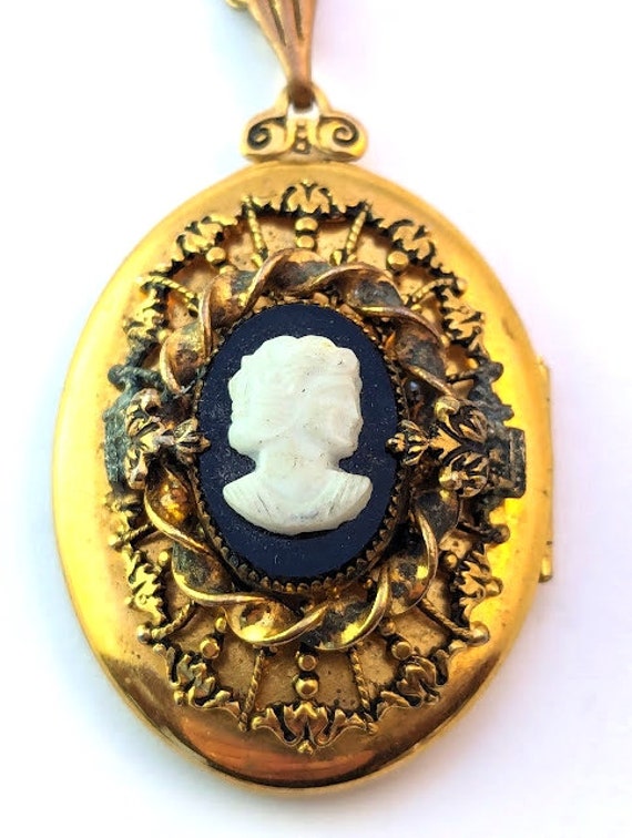 Vintage Cameo Locket Necklace, 1940's, Vintage Je… - image 2