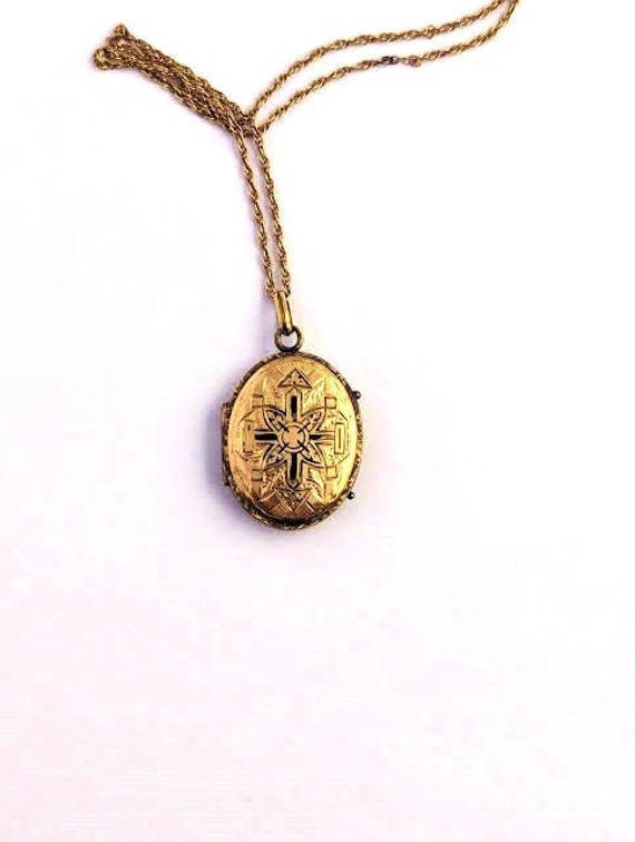 Victorian Enamel Locket, 1900's, Vintage Jewelry