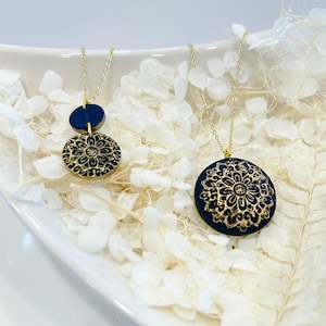 gold jewelry for navy dress Gold Necklace with Navy Dress Outfits (12 ideas & outfits)