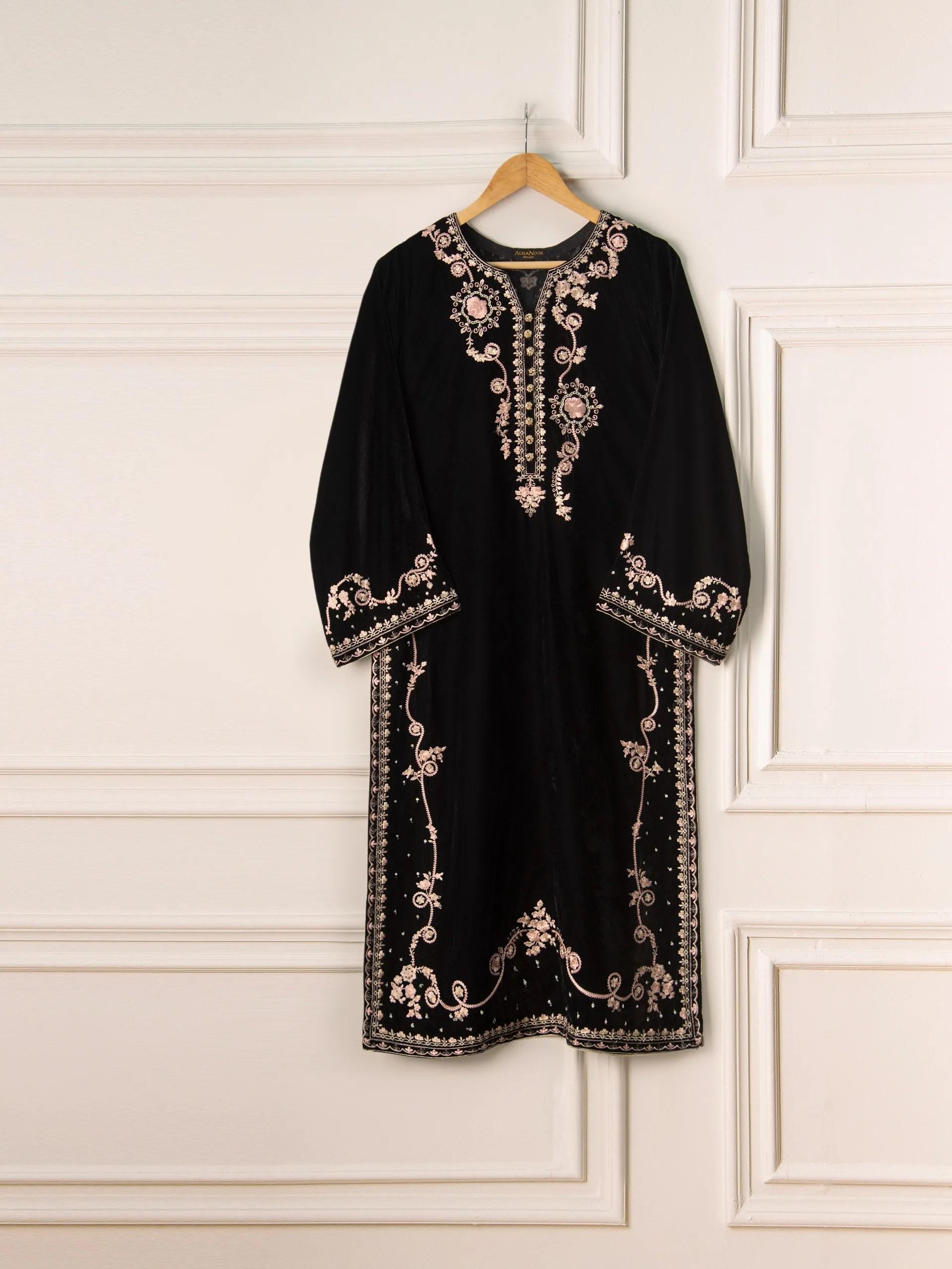 agha noor black dress Embroidered Velvet Shalwar Kameez: 3-Piece Indian Suit Renk:Kirmizi