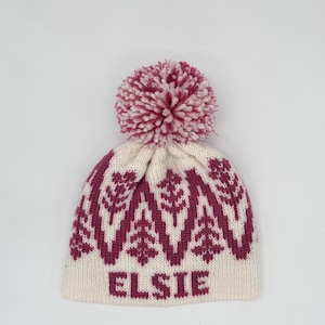 Benutzerdefinierte Strickmütze, Kinder gestrickte Wintermütze mit Name, Baby Mädchen Wintermütze mit Kunstpelz Pom Pom, personalisierte Kinder Wintermütze