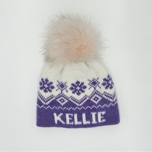 Benutzerdefinierte gestrickte Mütze, gestrickte Name Hut Kinder, Baby Mädchen Wintermütze mit Kunstpelz Pom Pom, personalisierte Wintermütze Kleinkind