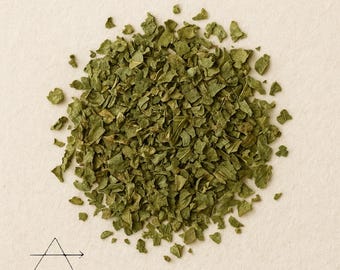 Hojas de durazno secas y trituradas: Hierba fresca de granja, cultivada en Carolina del Norte / 14 g