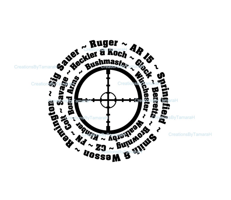 Puede incluir: Gr&aacute;fico en blanco y negro con una ret&iacute;cula de mira y varias marcas de armas de fuego que la rodean. Las marcas incluyen Ruger, Glock y Smith & Wesson. El texto est&aacute; dispuesto en c&iacute;rculo alrededor de la ret&iacute;cula.