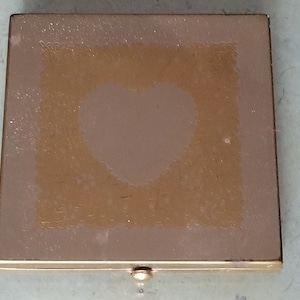 Vintage Square Metal Powder Compact, Gold Tone Square Compact with Heart Decoration