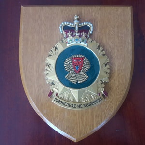 Canadian Military Wall Plaque, Wood Wall Plaque, Military Wall Hanging, Progredere Ne Regredere Canada Military