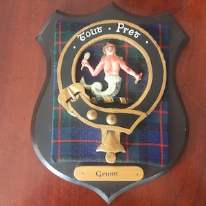 Vintage Family Crest Wall Plaque, Scottish Wood Plaque Green Family, Family Crest Wall Decoration, Wood Family Crest Made in Scotland